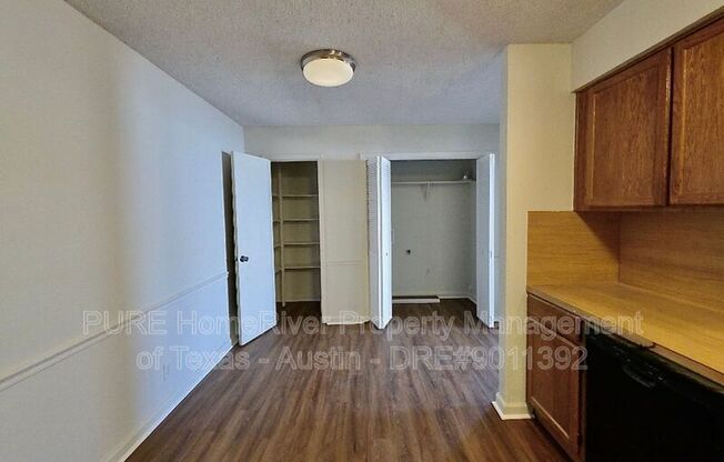 801 COUNTRY AIRE DR