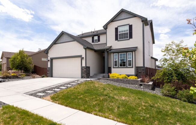 Spacious 5-Bedroom Home with Finished Basement & Outdoor Entertaining Space!!