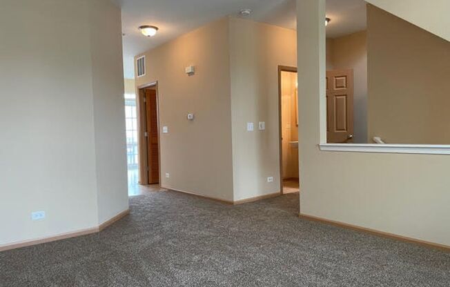 SPACIOUS 3 BEDROOM, 2.1 BATH TOWNHOME WITH ATTACHED GARAGE!