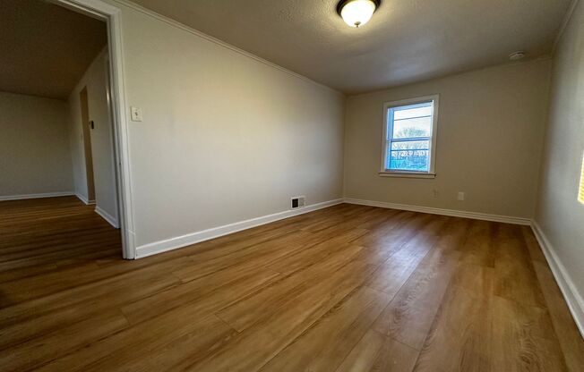 1 bed, 1 bath, $745, Unit Upper