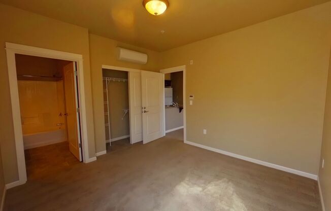 2 beds, 2 baths, 700 sqft, $1,800, Unit 302