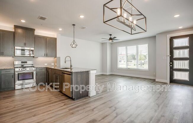 7561 REIS LN