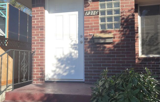 Loyal Heights/Ballard great fully remodeled 2-story 3 bed/2 bath townhome/duplex for $3200!!
