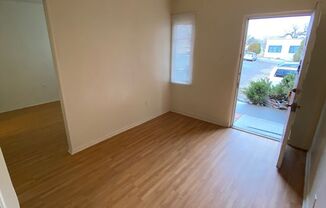 Cozy 1 bedroom with updated flooring