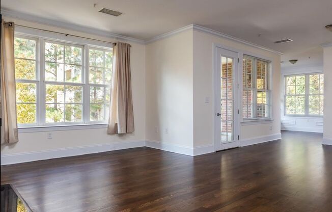 The BEST North Hills Condo!