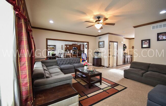 4 beds, 3.5 baths, $2,595