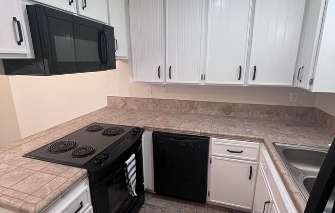 NICE UPDATED CONDO IN ROLLINGWOOD POINTE!!