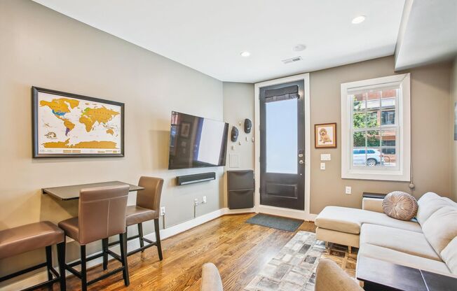 2 BED PLUS DEN!!! * Fully Furnished and Fabulous * Parking * Pets Welcome!!!