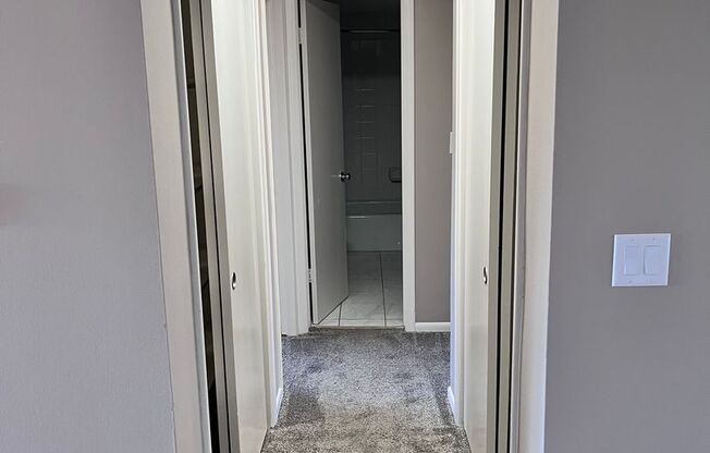 2 beds, 1 bath, 948 sqft, $1,199, Unit 069