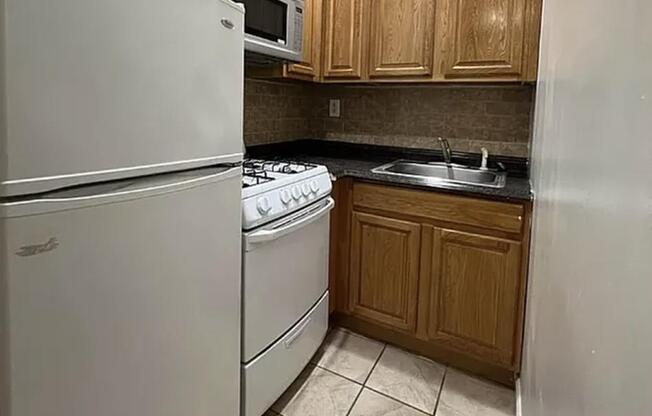 Studio, 1 bath, $2,400, Unit 1