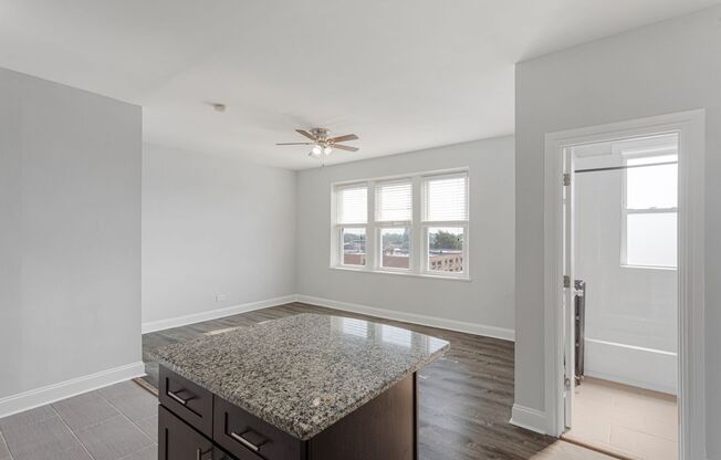 1 bed, 1 bath, 419 sqft, $1,850, Unit 706