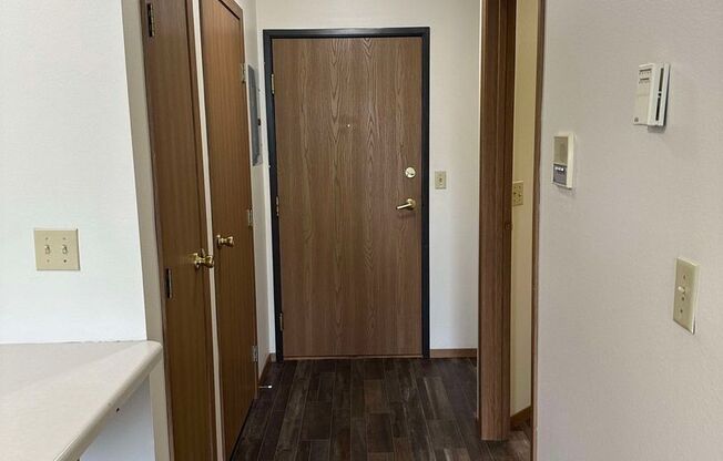 3 beds, 2 baths, 1,008 sqft, $1,250, Unit 1736-309