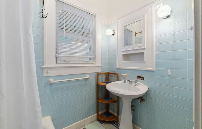 Architectural Beauty in Aldridge Place – Furnished & Full of Charm