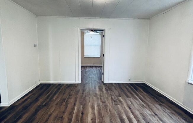 3 beds, 1 bath, $1,150, Unit 1035 3rd Ave Unit 2