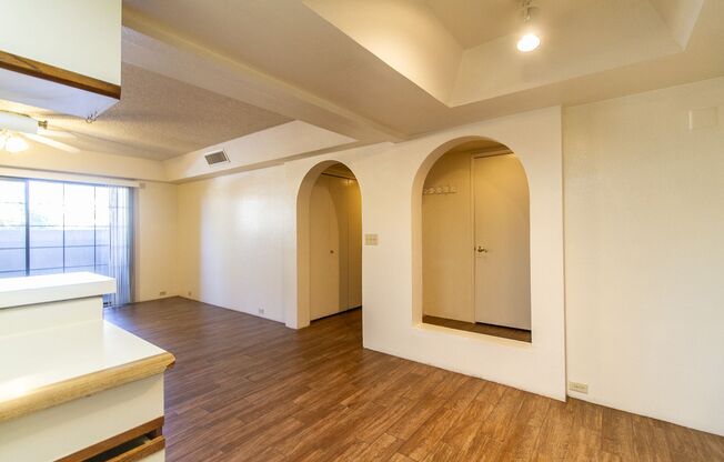 Come Check Out this Classic 2BED, 2BATH CONDO