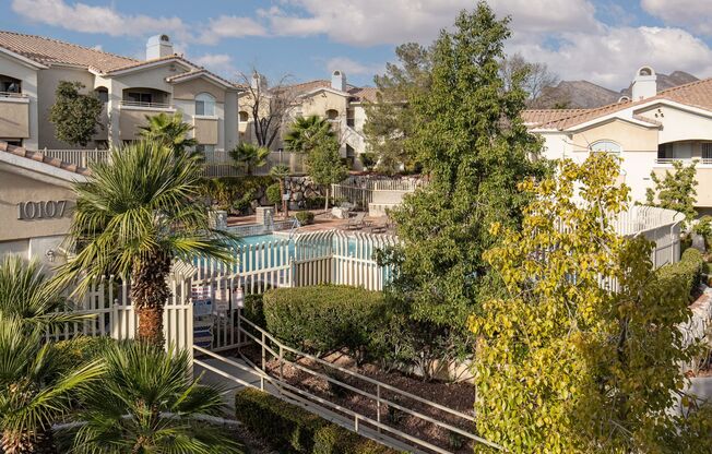 Fully furnished luxury 3br townhome with garage in gated Summerlin community