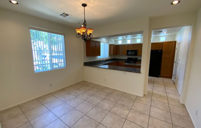 *2 WEEKS FREE RENT FOR QUALIFIED APPLICANTS W/ IMMEDIATE MOVE IN*N.W. BEAUTIFUL UPGRADED HOME WITH COMMUNITY POOL & PARK!