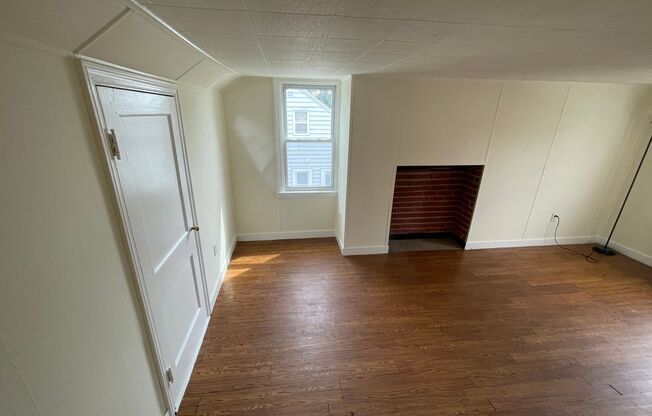 1 bed, 1 bath, $1,150, Unit 2nd Floor