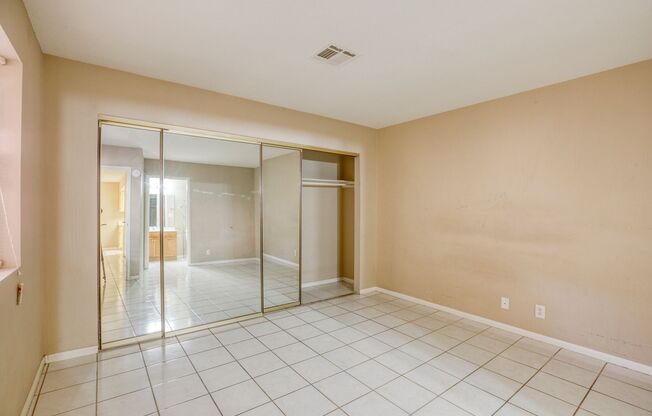 1 bed, 1 bath, $1,000, Unit #G