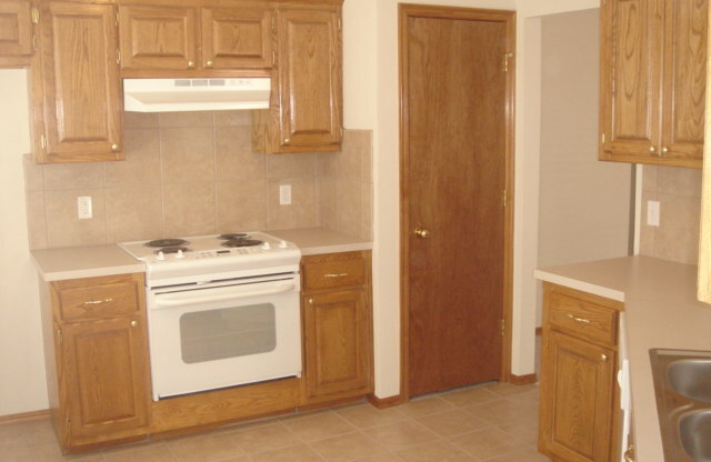 3 beds, 2 baths, $1,600