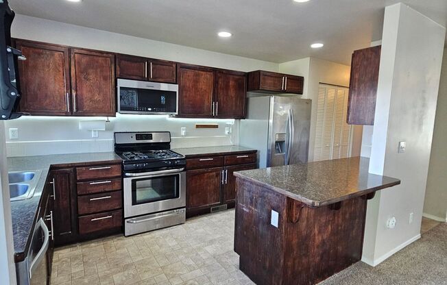 Beautiful Home with Mt. Rainier Views – Close to PSNS & Ferries