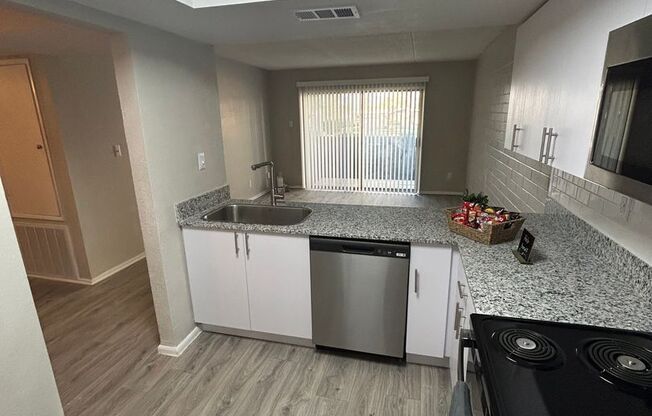 2 beds, 1 bath, 1,000 sqft, $1,195, Unit 301
