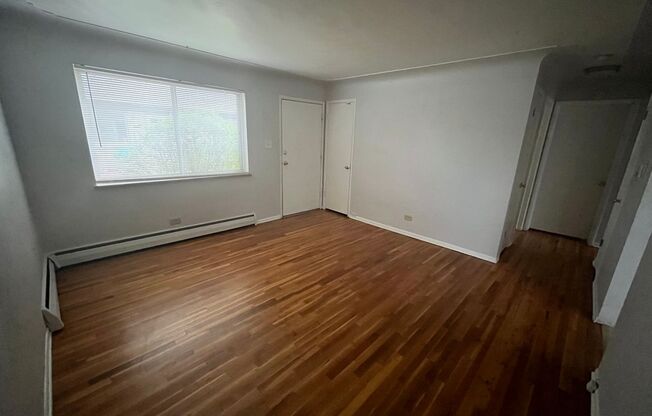 2 beds, 1 bath, 700 sqft, $1,345, Unit 2516