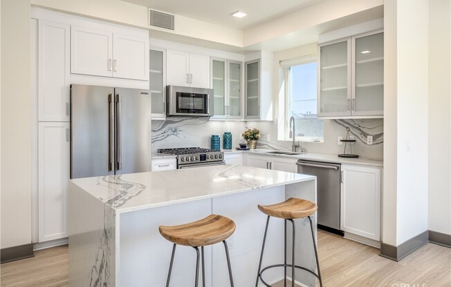 2 beds, 2 baths, 1,305 sqft, $3,418, Unit 204