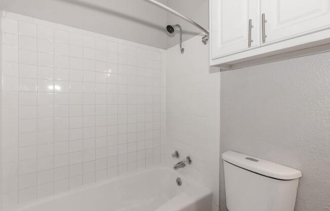 2 beds, 1 bath, 863 sqft, $1,150