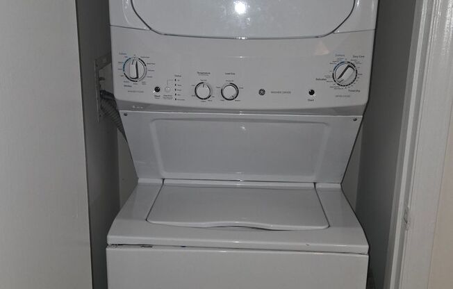 4 bed 4 bath condo at University Oaks with individual room rentals. $250 off your first full month's rent!