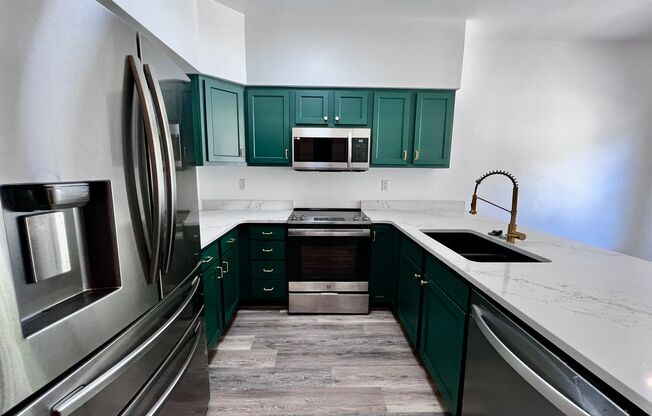 Newly remodeled 3 bed 2.5 bath townhome in Chesapeake