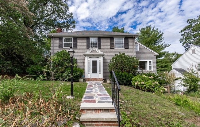 11 SUNHILL LN