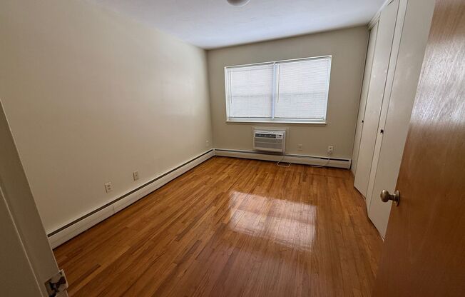 Beautifully-Maintained 1-Bedroom & Centrally Located to Everything You Need!