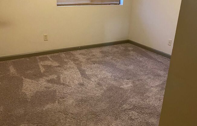 1 bed, 1 bath, 615 sqft, $800, Unit D2