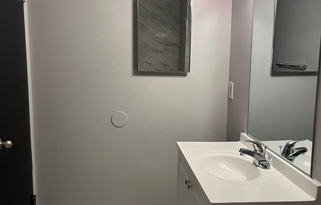 1 bed, 1 bath, 750 sqft, $999, Unit Unit 4