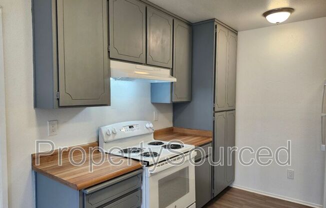 1944 HICKOCK CT