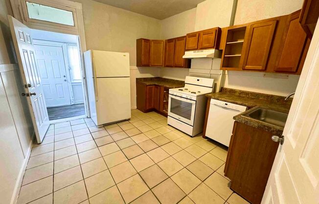 2 beds, 1 bath, $1,250