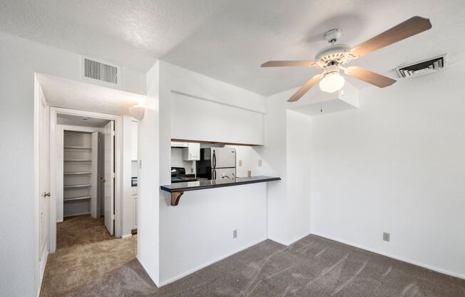 1 bed, 1 bath, 582 sqft, $1,300, Unit Unit 326