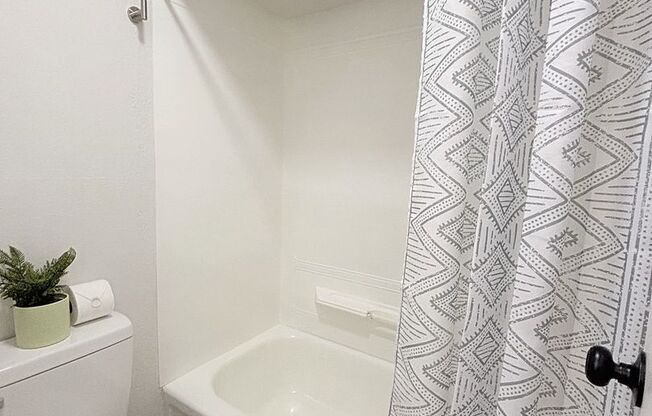 2 beds, 1 bath, 829 sqft, $975, Unit 40