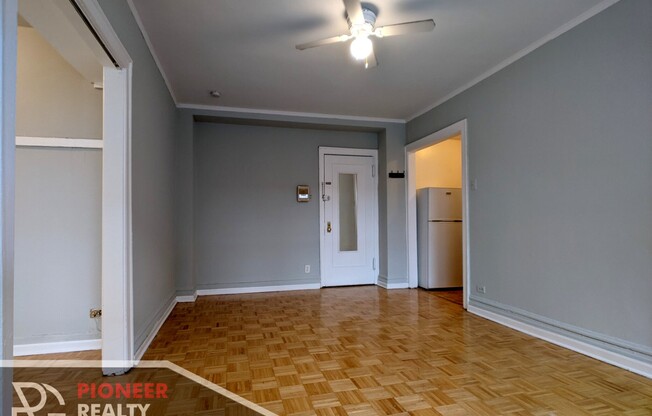 711 W Belmont Ave