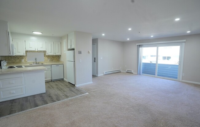 2 beds, 1 bath, 1,050 sqft, $2,600, Unit 4