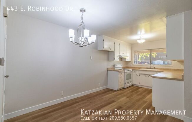 443 E ROBINHOOD DR