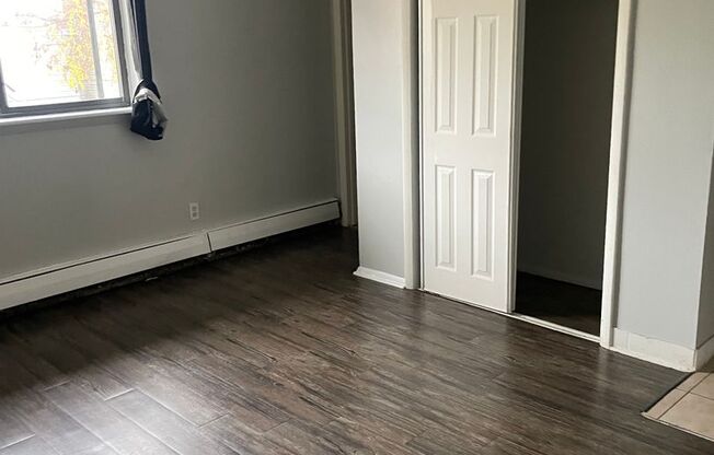 Studio, 1 bath, 700 sqft, $1,200, Unit 20