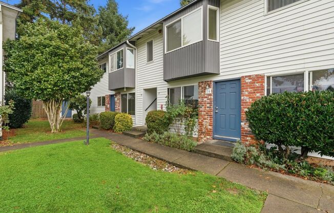 3 beds, 1 bath, 886 sqft, $1,575, Unit 16