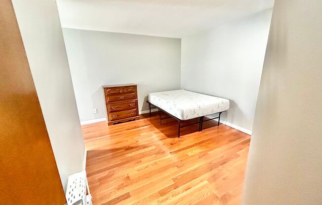 2 beds, 1 bath, 768 sqft, $2,440, Unit 218