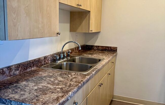 Studio, 1 bath, 450 sqft, $2,070, Unit 17