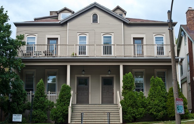 2943-2945 N Bartlett Ave