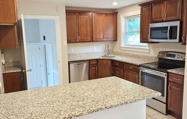 3 Bedroom 1.5 Ba Brick Rancher Near I-64