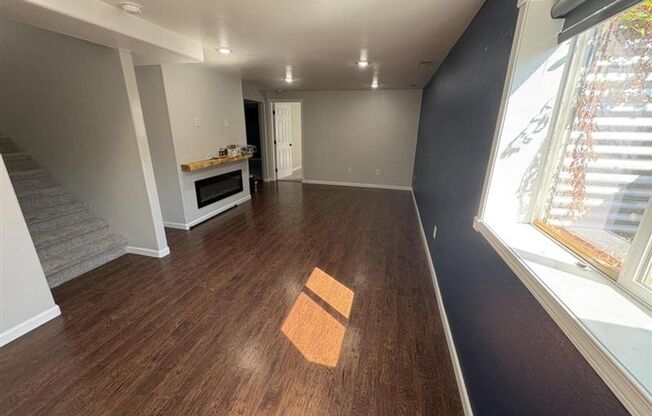 Beautiful 5 bedroom home- Now accepting dogs!