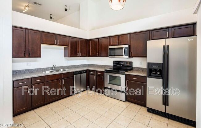 330 S Farmer Ave
